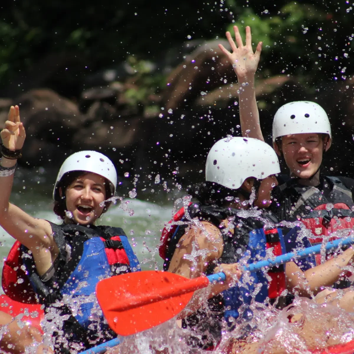 ocoee middle river half day tour with river guide and guests in red raft